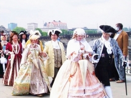 https://www.lostinvictorian.com/ website